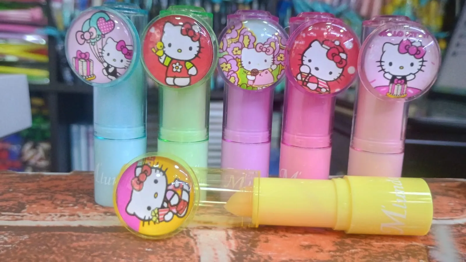 LABIAL PIN KITTY 1