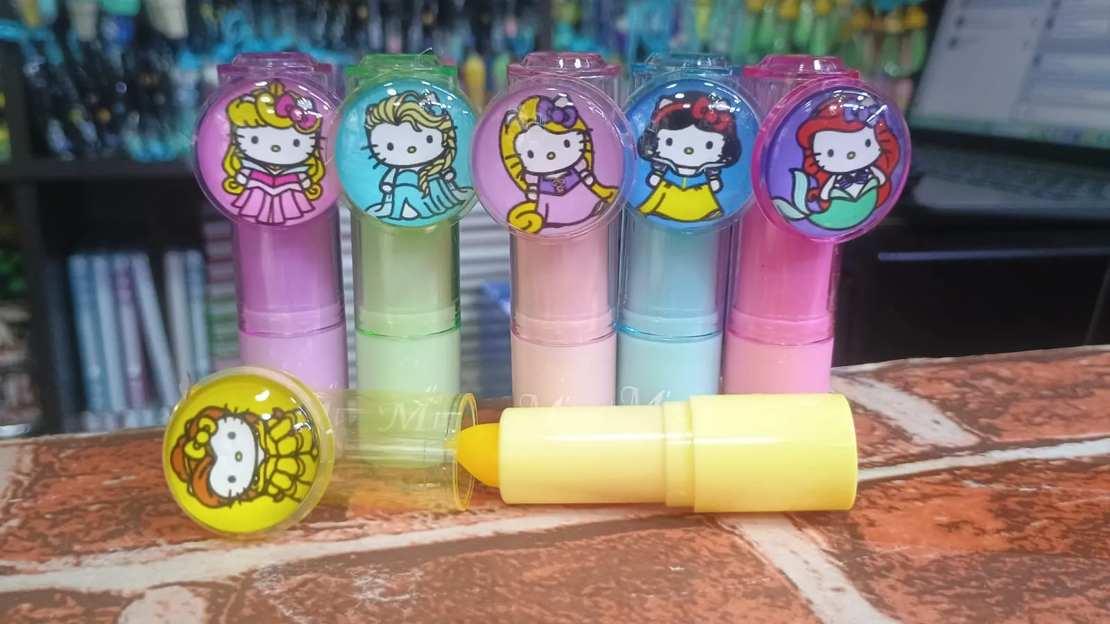 LABIAL PIN KITTY DISFRAZADO 1